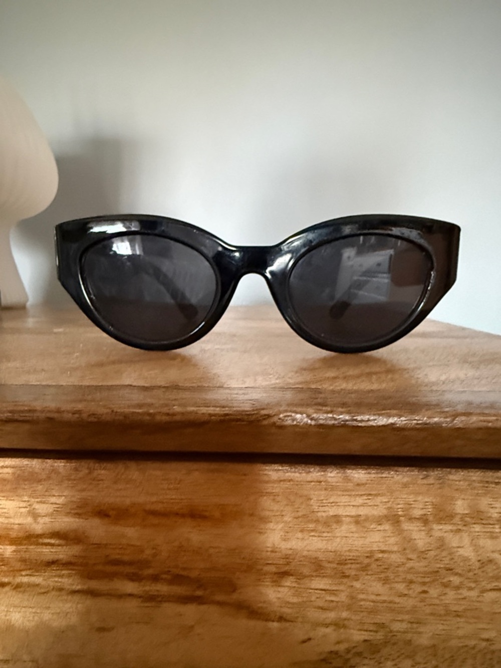 Classic Black Round Women's Sunglasses - Picture 2 of 2